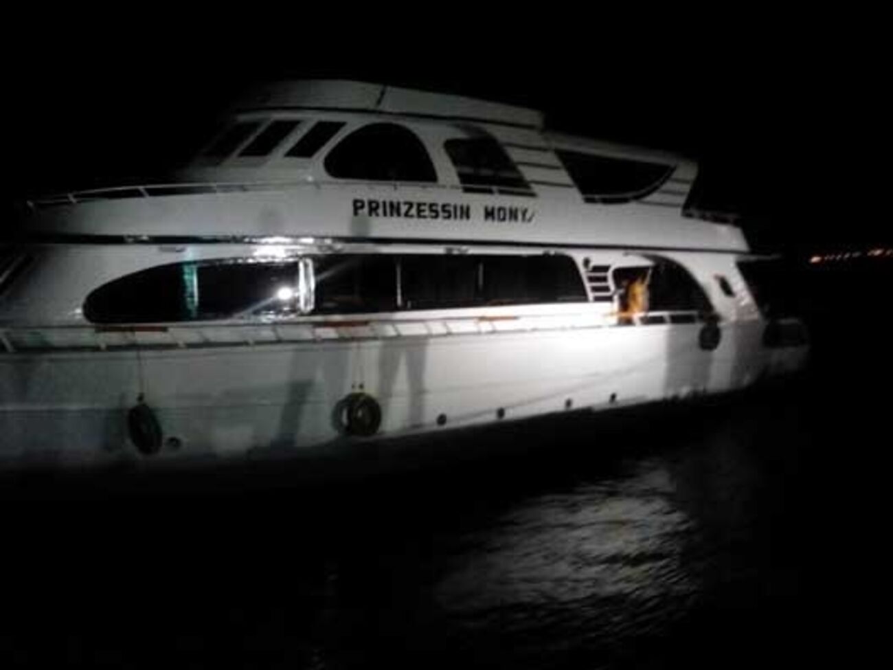 Потерпевшая крушение яхта