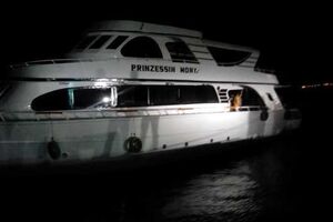 Потерпевшая крушение яхта