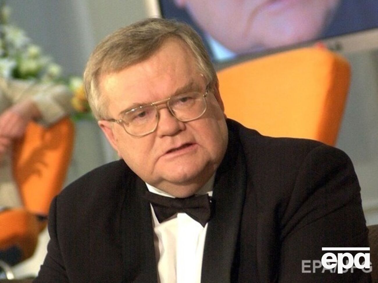 Полиция утверждает, что Сависаар неоднократно брал взятки в 2014-2015 годах в виде имущества и льгот&nbsp;на сумму в несколько сотен тысяч евро