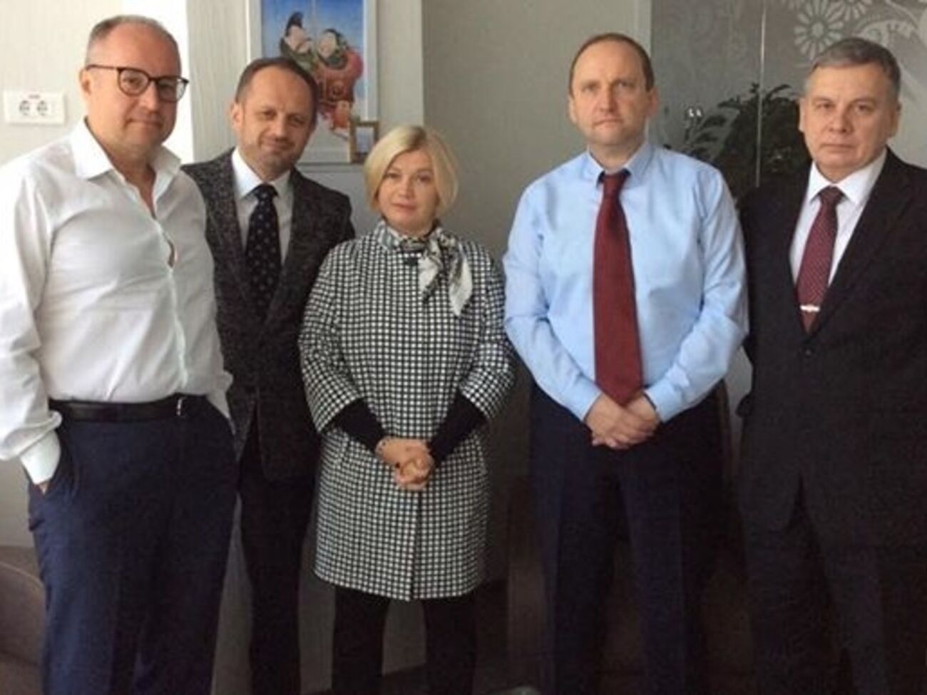 Ирина Геращенко: Мы продолжаем бороться за освобождение заложников, которых, по данным СБУ, остается в плену 156 (гражданских и военных)