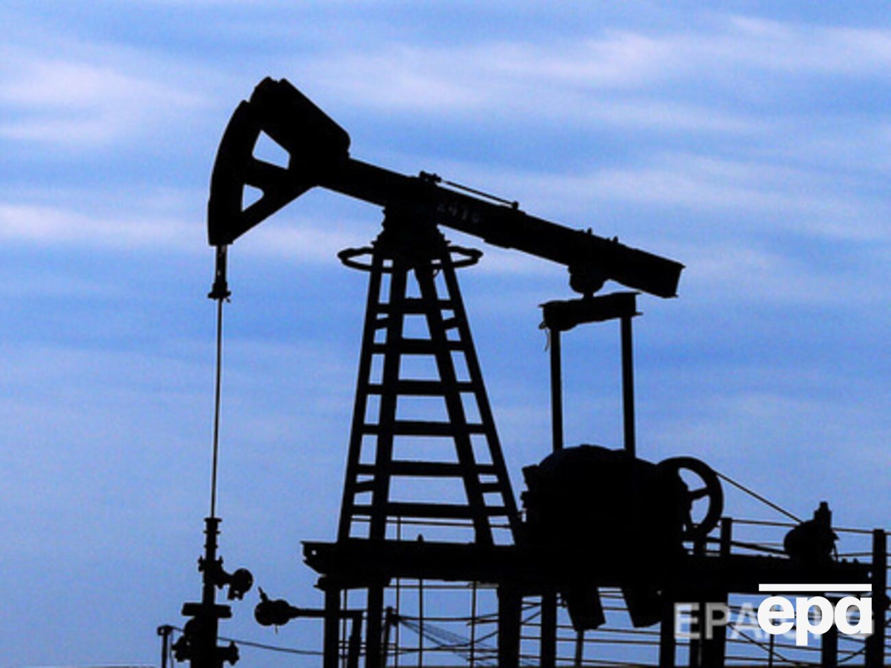 Цена на нефть Brent колеблется выше $48
