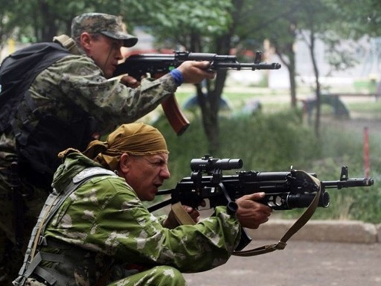 Боевики обстреливают украинские позиции из стрелкового оружия и гранатометов