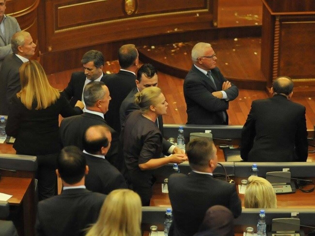 Премьер-министру Косово не дали завершить доклад оппозиционные депутаты