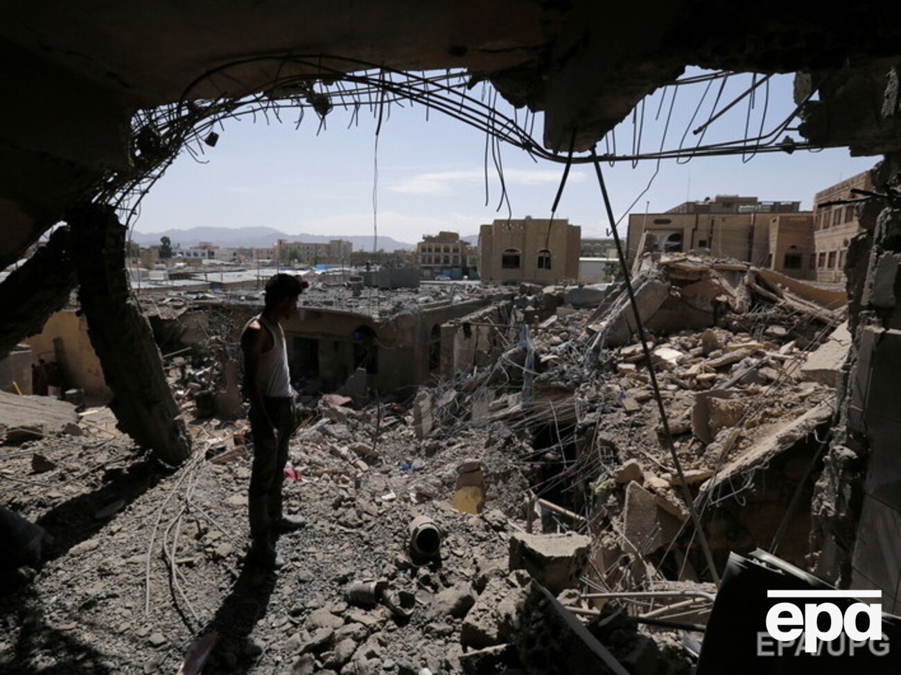 Президент Йемена вернулся в разрушенную бомбардировками страну