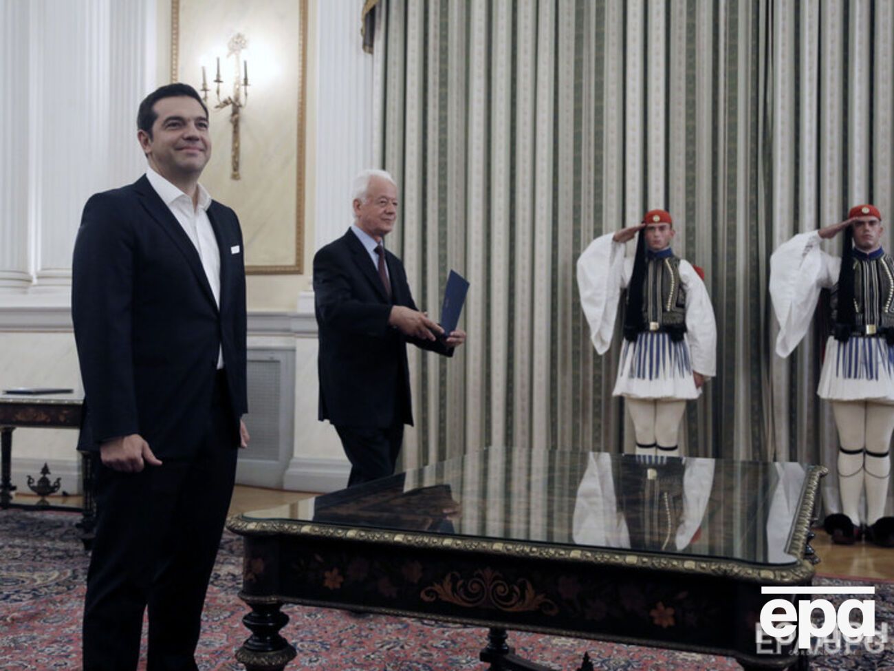 Правительство Ципраса приведено к присяге