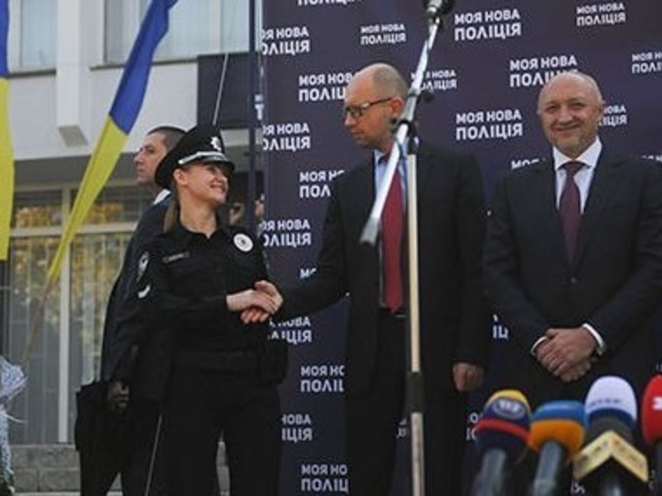 Яценюк побывал в Полтаве на старте набора в полицию