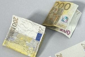 Все пять купюр по 200 евро оказались фальшивыми