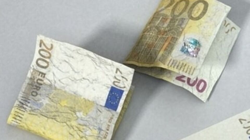 Все пять купюр по 200 евро оказались фальшивыми