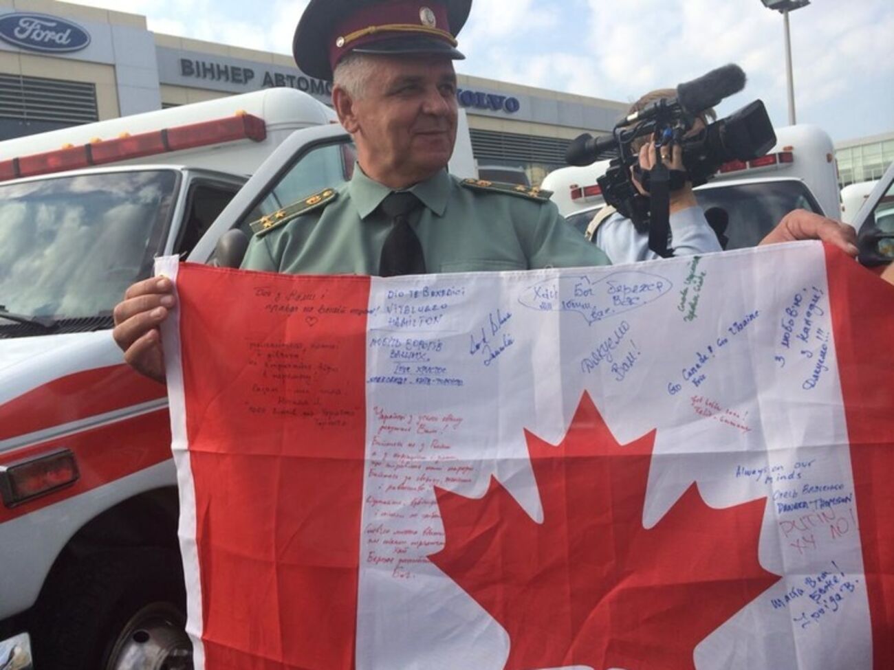 По словам посла, переданные Канадой кареты скорой помощи не прифронтовые