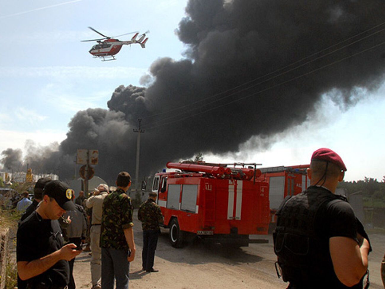 35 экспертиз, больше 150 писем в госинстанции и двое сотрудников нефтебазы под домашним арестом &ndash;&nbsp;в милиции рассказали, как идет расследование резонансного пожара