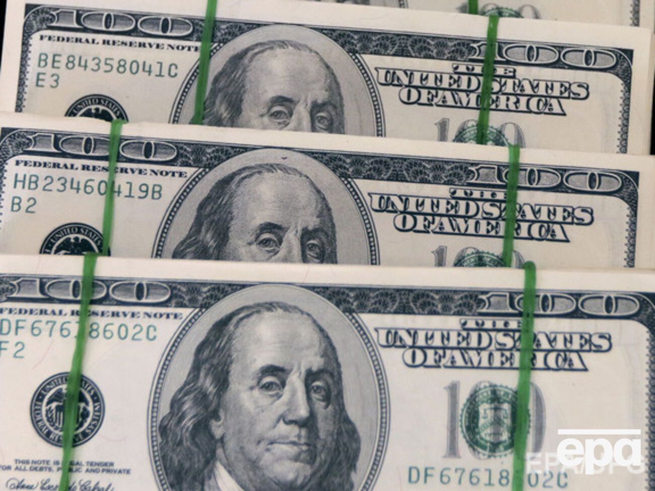 Нацбанк укрепил курс гривны к основным валютам