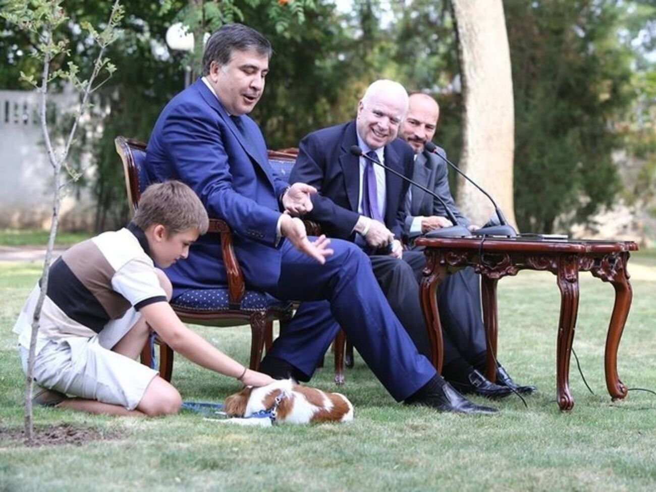 Маккейн прогулялся по Одессе, посетил флагман "Гетман Сагайдачный" и встретился с украинскими политиками. Фоторепортаж