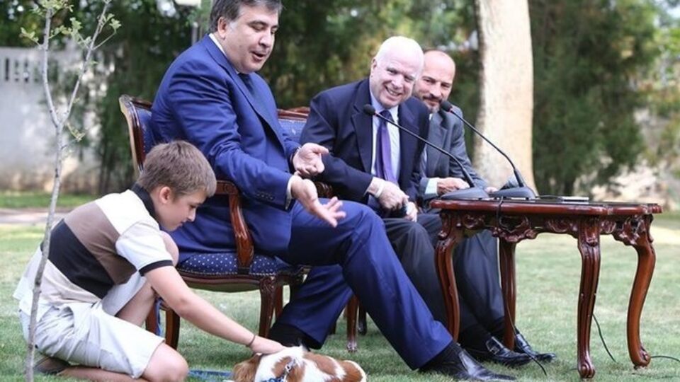 Маккейн прогулялся по Одессе, посетил флагман "Гетман Сагайдачный" и встретился с украинскими политиками. Фоторепортаж