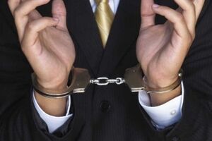 Чиновник с августа по сентябрь передавал документы представителю "ЛНР"