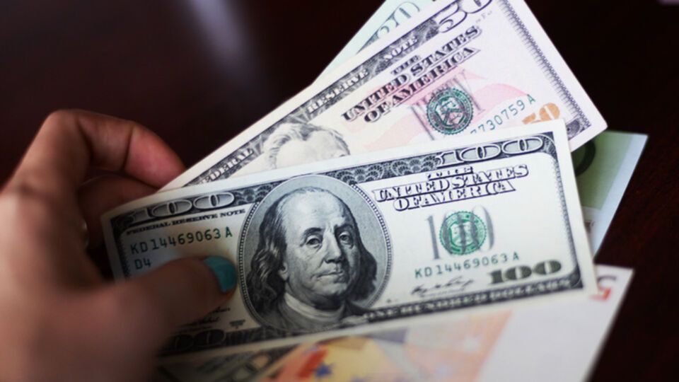 Генерального директора автомобильного концерна задержали во время получения $60 тыс. от директора партнерской компании