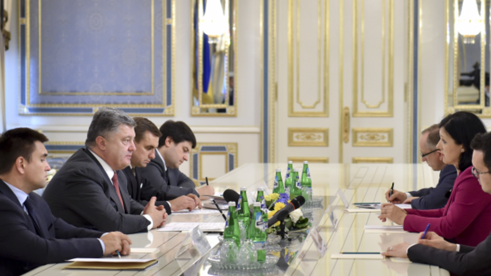Президент Порошенко провел встречу с комиссаром ЕС Юровой