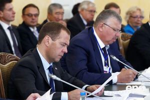 Медведев подписал постановление по цене пошлины газа для Украины