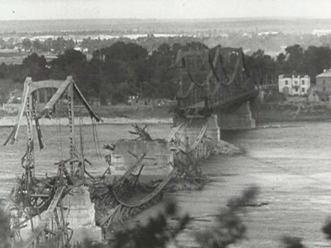 Мост имени Евгении Бош, взорванный советскими войсками при отступлении. Сентябрь 1941 года&nbsp;