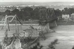 Мост имени Евгении Бош, взорванный советскими войсками при отступлении. Сентябрь 1941 года