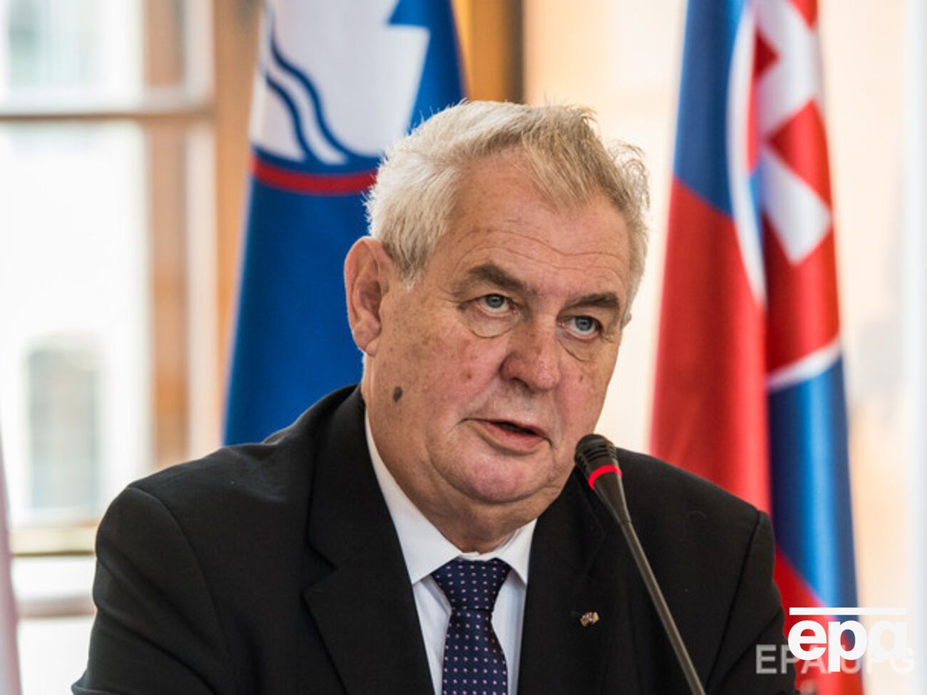 Земан:&nbsp;Деньги, предназначенные для решения миграционного кризиса, Евросоюз должен посылать в государства за пределами Европы, откуда бегут мигранты