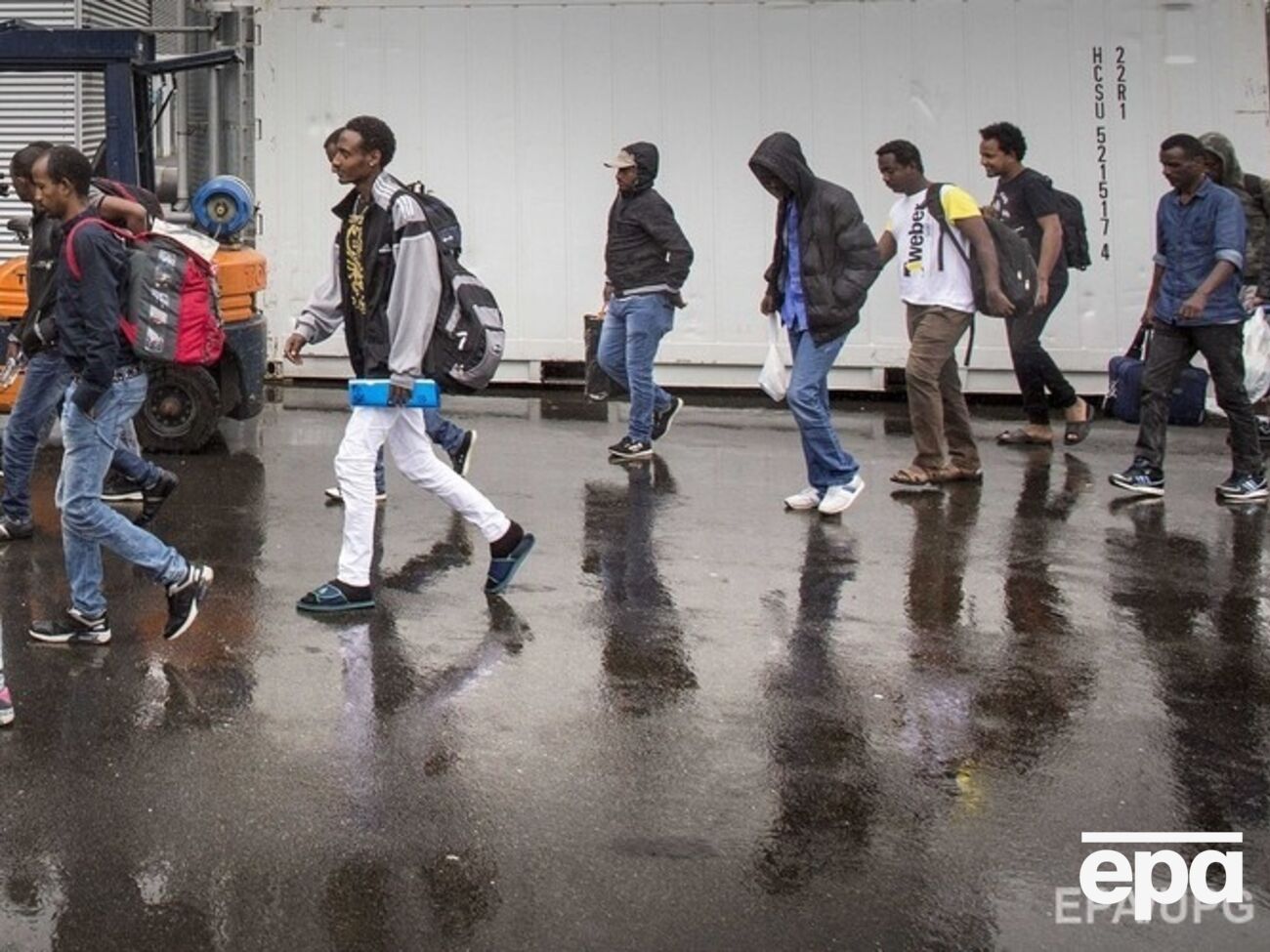 Тысячи выходцев из Азии и Африки ищут убежища в Нидерландах