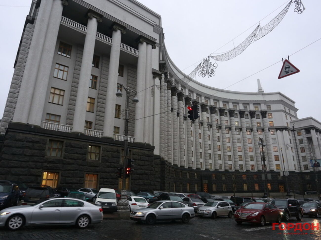 Кабмин: Компаниям, попавшим под санкции, запрещено участвовать в госзакупках