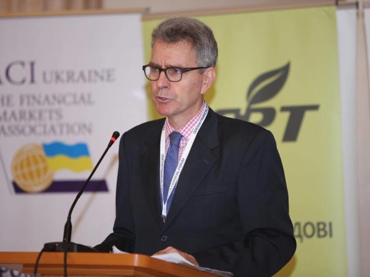 Пайетт: Несмотря на усилия украинских властей по введению политических и экономических реформ, коррупция угрожает будущему Украины