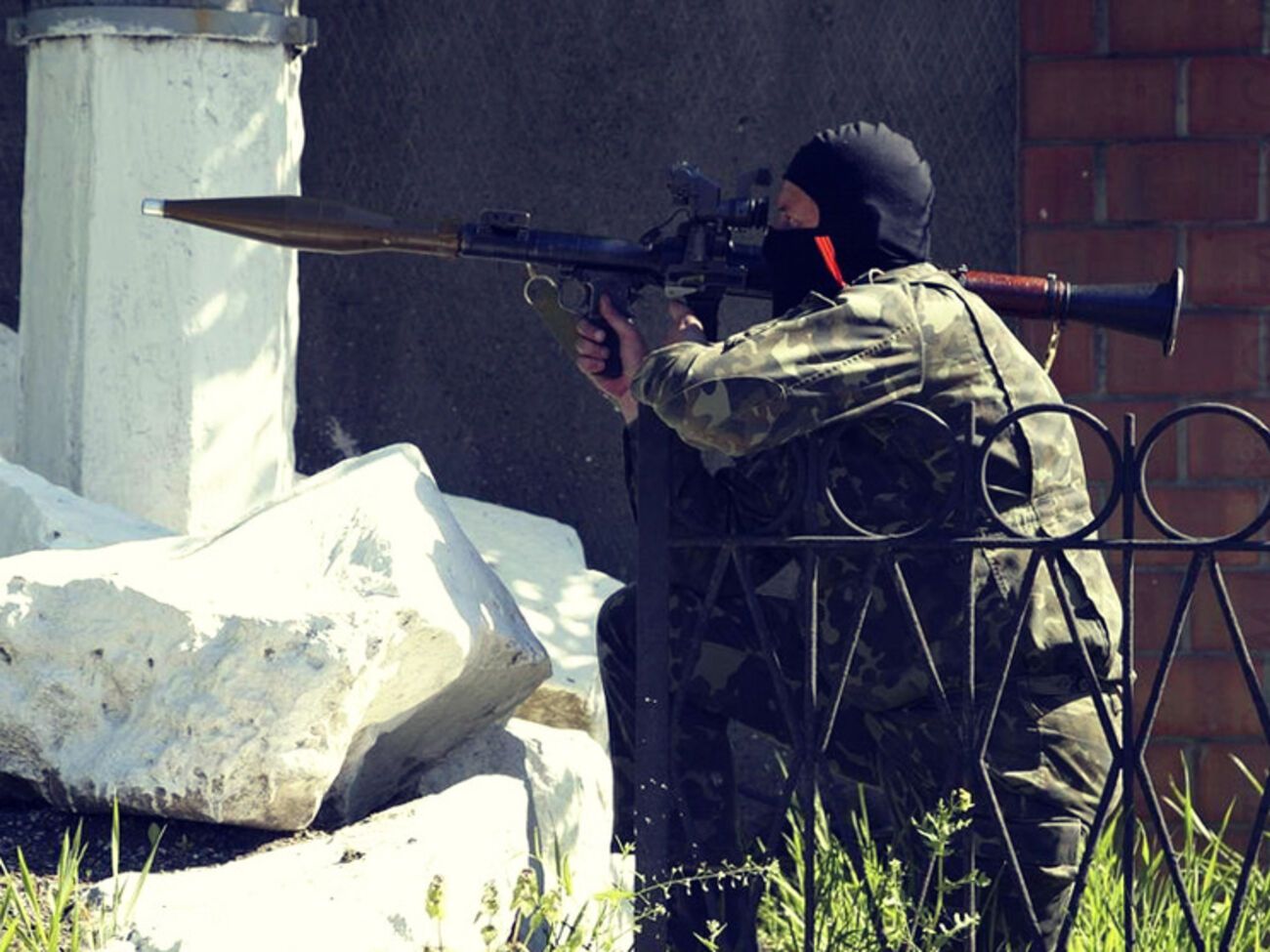 Боевики вели стрельбу из гранатометов и стрелкового оружия