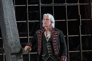 Зал встретил Хворостовского бурными овациями