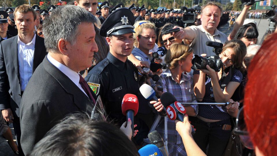 Арсен Аваков отвечал на вопросы журналистов после принятия присяги новой полиции в Харькове