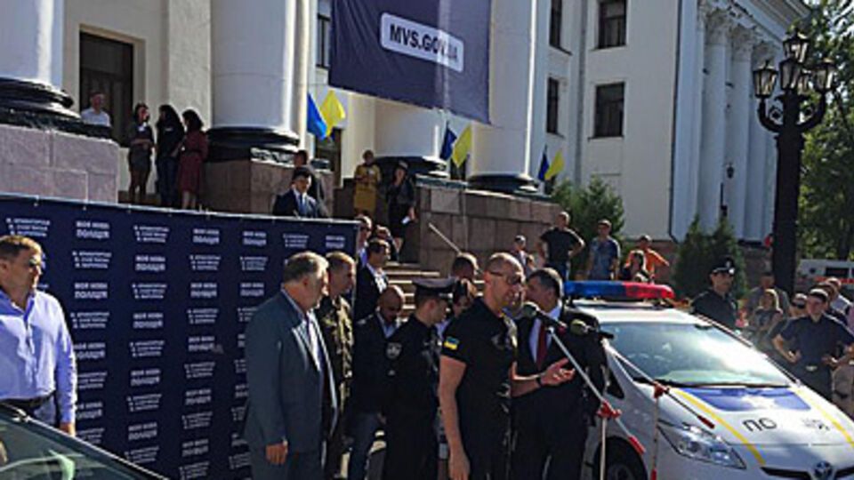 В новую патрульную полицию, которая будет обслуживать Краматорск и Славянск, планируется набрать 350 работников