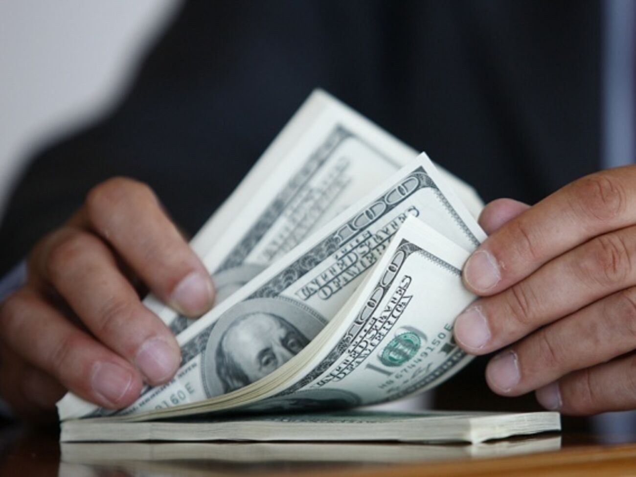 При обысках у руководителей предприятия была обнаружена валюта