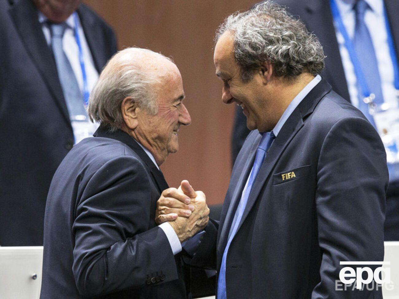 Деятельность Блаттера и Платини расследует ФИФА