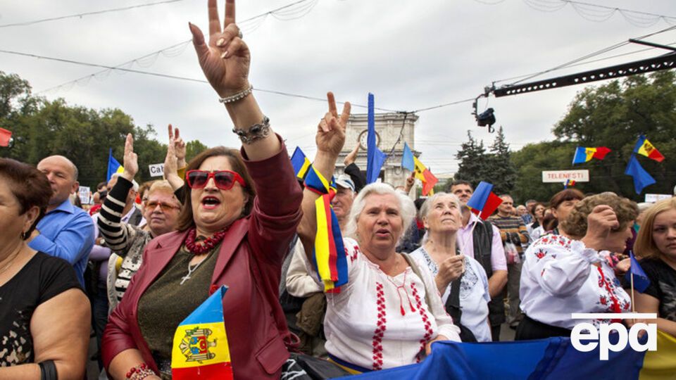 Протестующие направляются в центр города