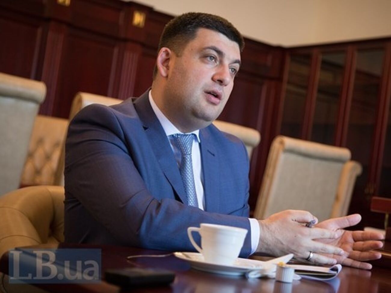 Гройсман считает, что зарплату нардепам надо повысить