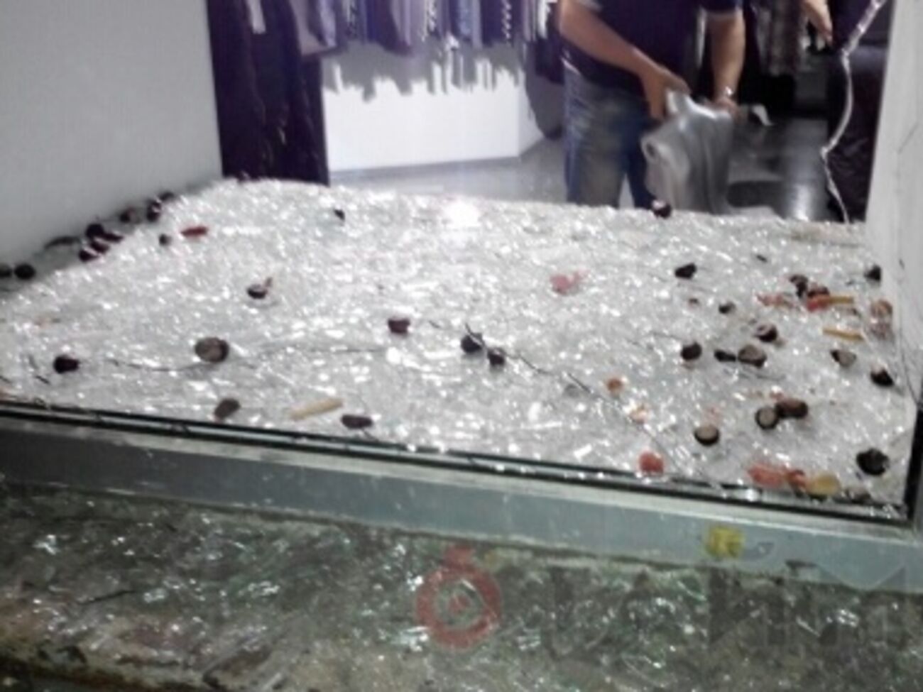 Взрывная волна выбила окна в домах на нескольких кварталах Екатерининской и Еврейской улиц Одессы