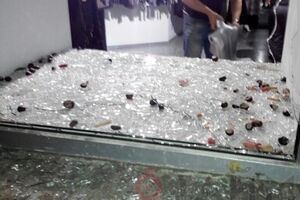 Взрывная волна выбила окна в домах на нескольких кварталах Екатерининской и Еврейской улиц Одессы