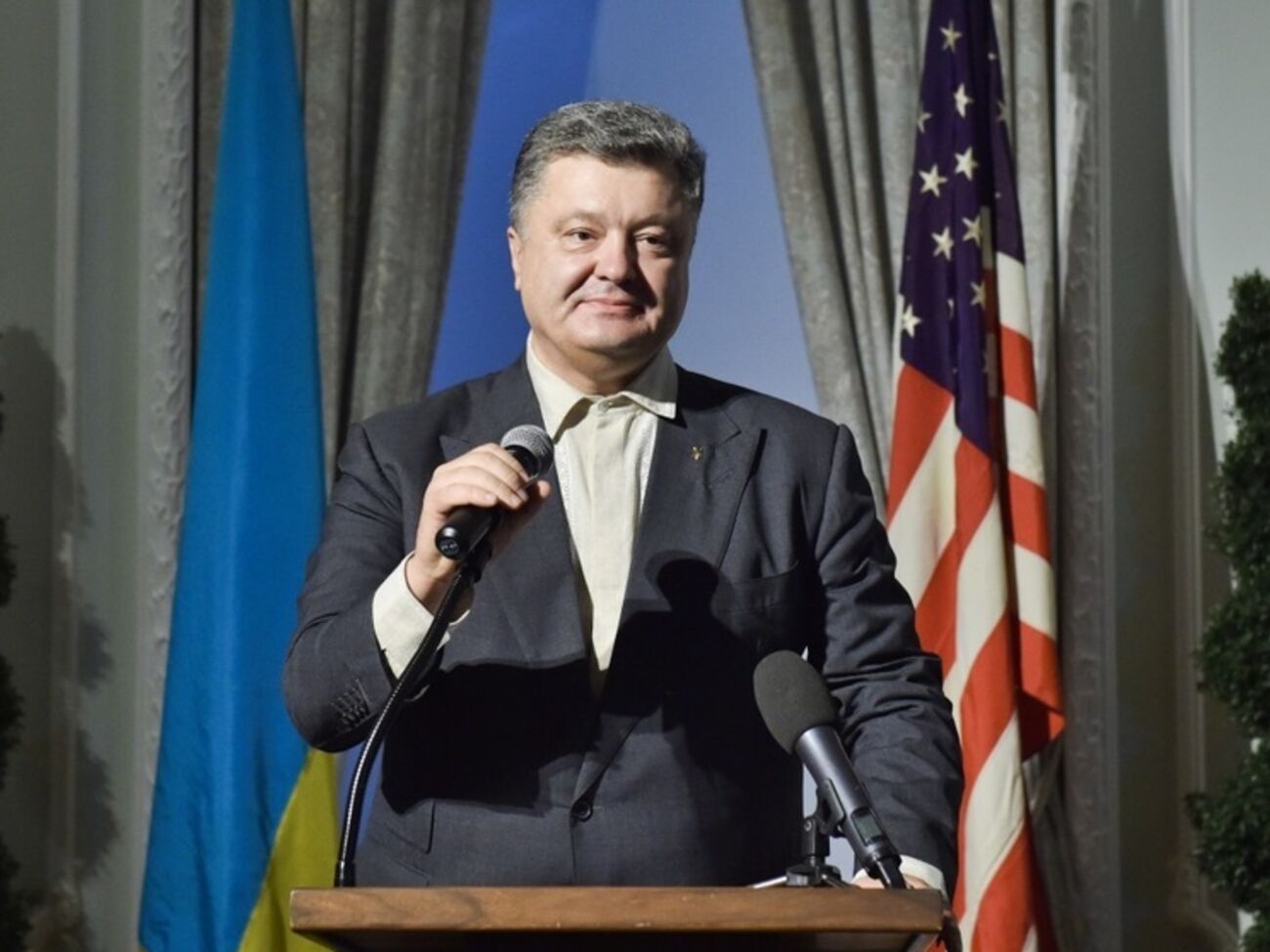 Порошенко заявил, что Украина продолжает проводить реформы