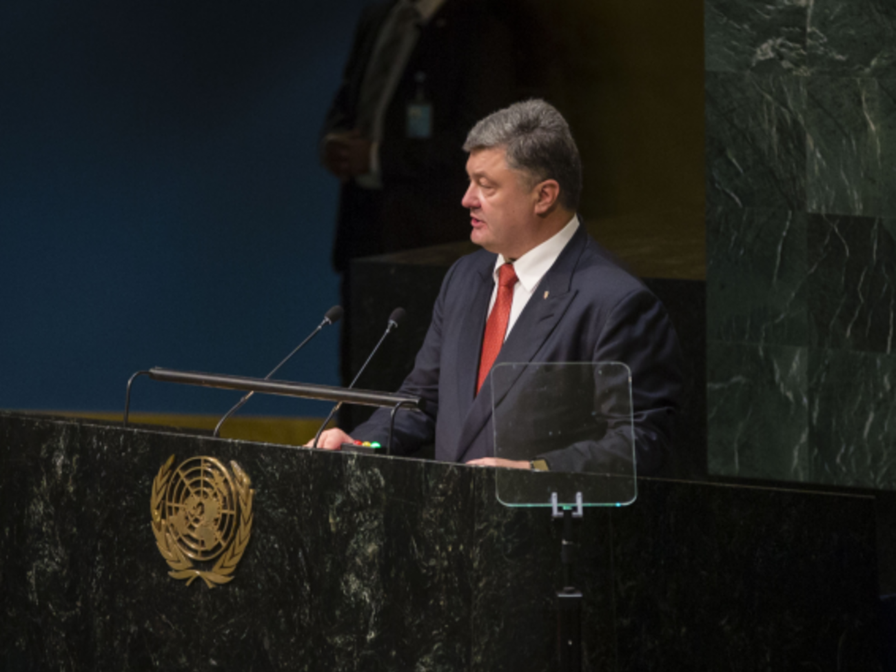 Порошенко заявил, что на Донбассе существуют угрозы техногенных катастроф