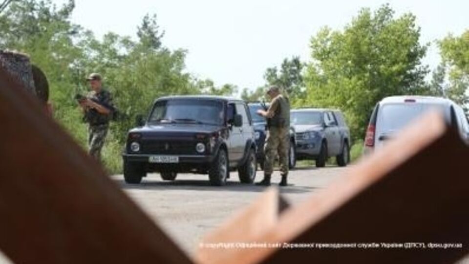 Нарушитель отказался предъявить пограничникам документы и попытался скрыться