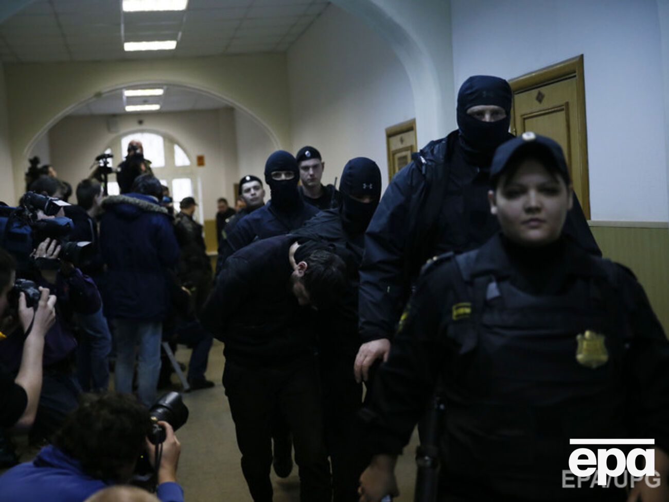 Подозреваемые в убийстве Немцова массово отказываются от показаний