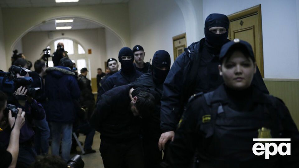 Подозреваемые в убийстве Немцова массово отказываются от показаний