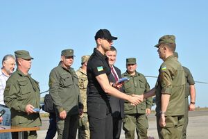 Яценюк вручил награды бойцам Нацгвардии