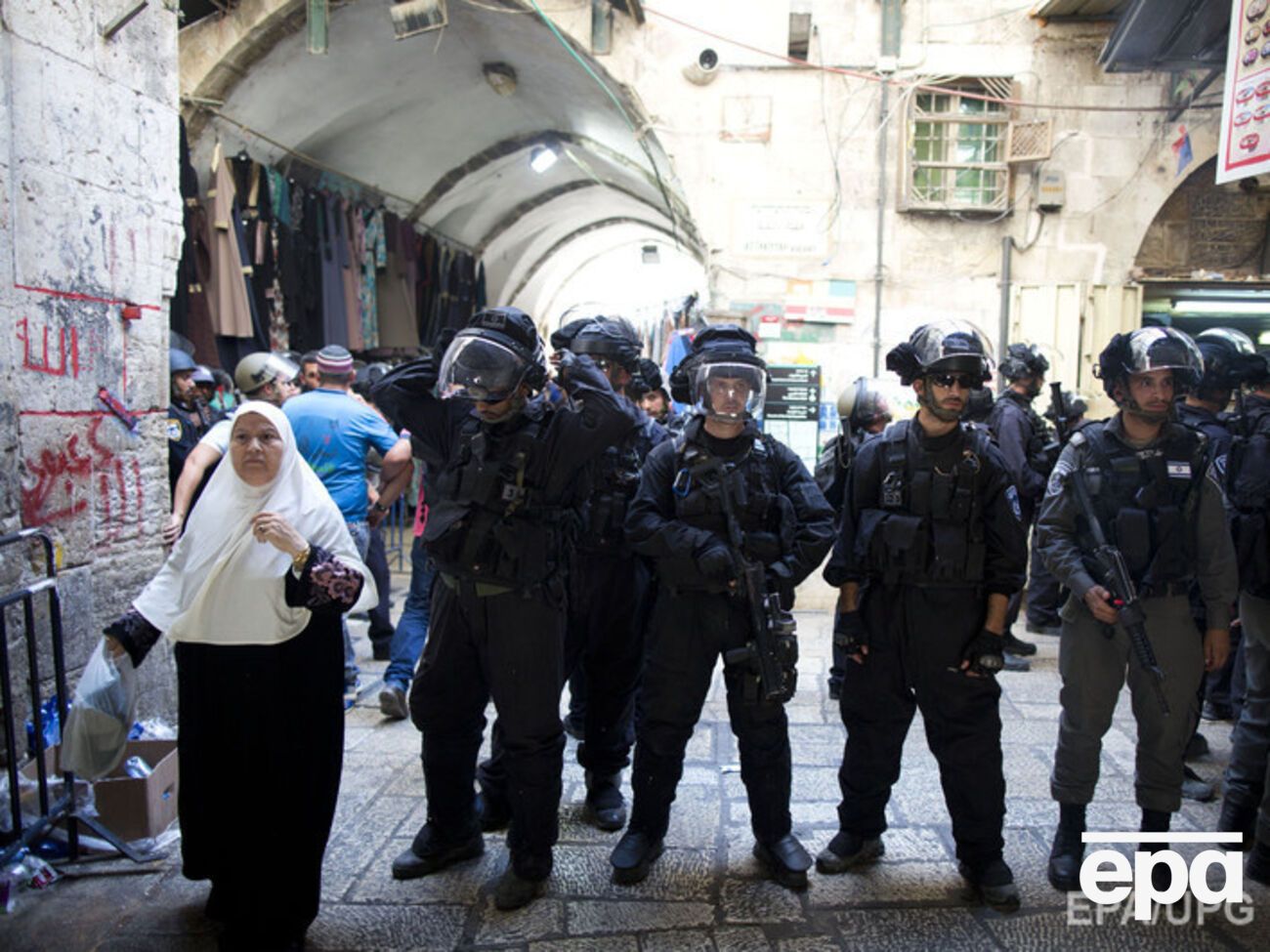Палестинцы атаковали полицейских