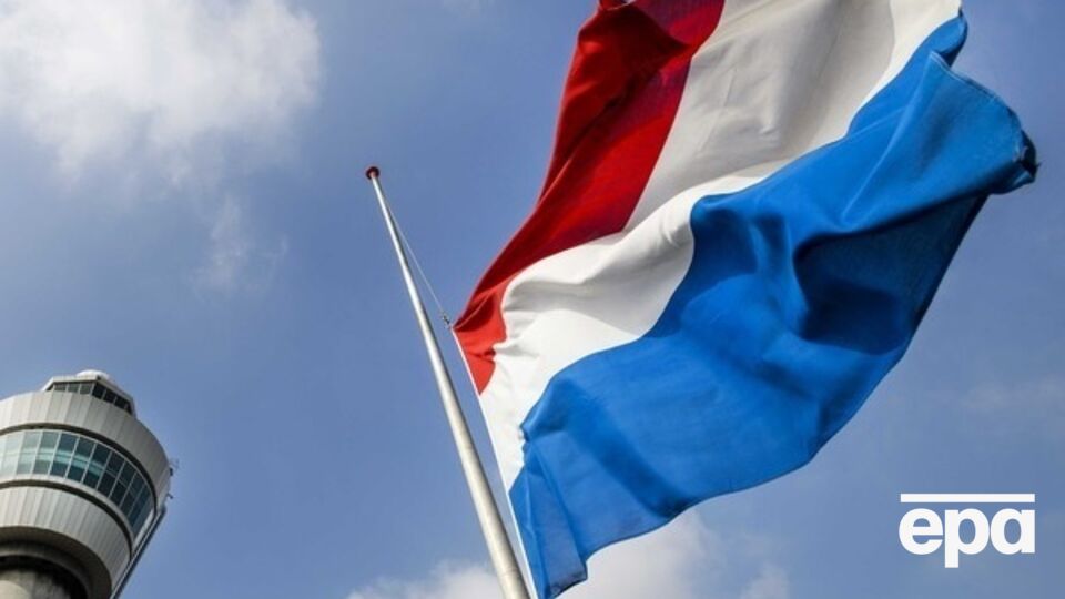Голландский сатирический сайт новостей GeenStijl собрал голоса для проведения референдума против ратификации Соглашения об ассоциации с Украиной