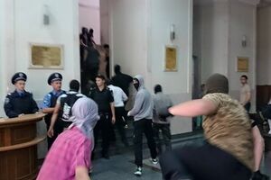 Милиция задержала одного подозреваемого