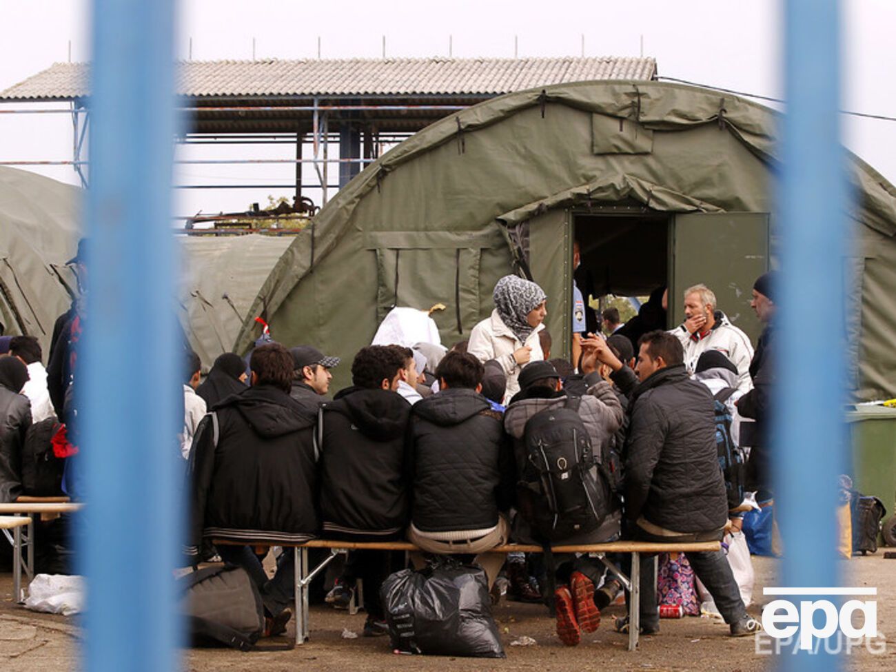 Беспорядки произошли в палаточном лагере для беженцев рядом с немецким городом Кассель