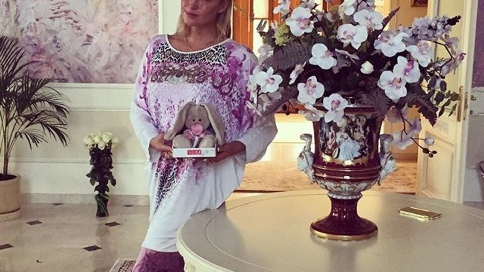 Волочкова украсила зал детского праздника так, что он стал похож на свадебный