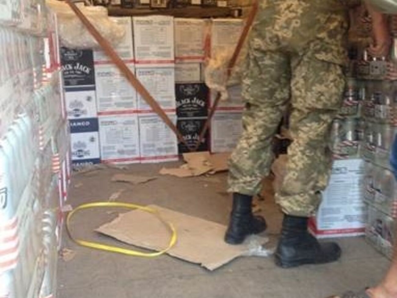 Правоохранители изъяли из автомобилей алкогольные, безалкогольные напитки и табачные изделия без какой-либо сопроводительной документации