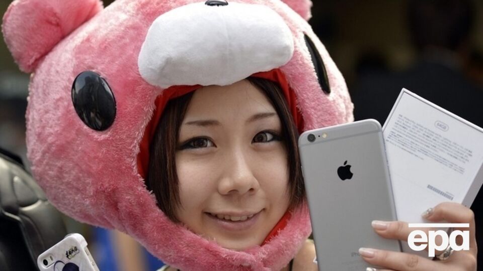 В 12 странах продажи новых "яблочных" смартфонов уже начались, остальным придется подождать минимум две недели